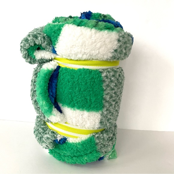 American Eagle Fleece Blanket, NWT - Picture 6 of 9